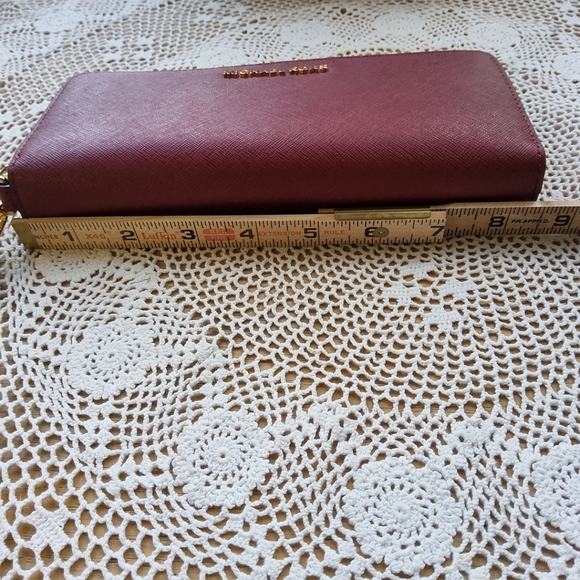 Michael Kors Wallet/Wristlet NWT Cherry Jest Set Travel Leather Gold Hardware - Picture 11 of 12